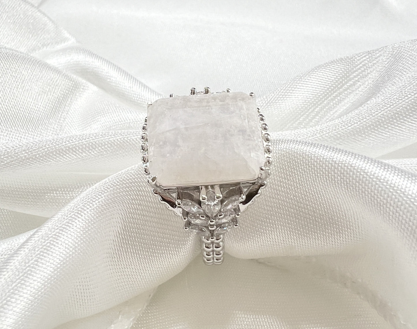 925 Sterling Silver White Moonstone Beaded Shank Ring