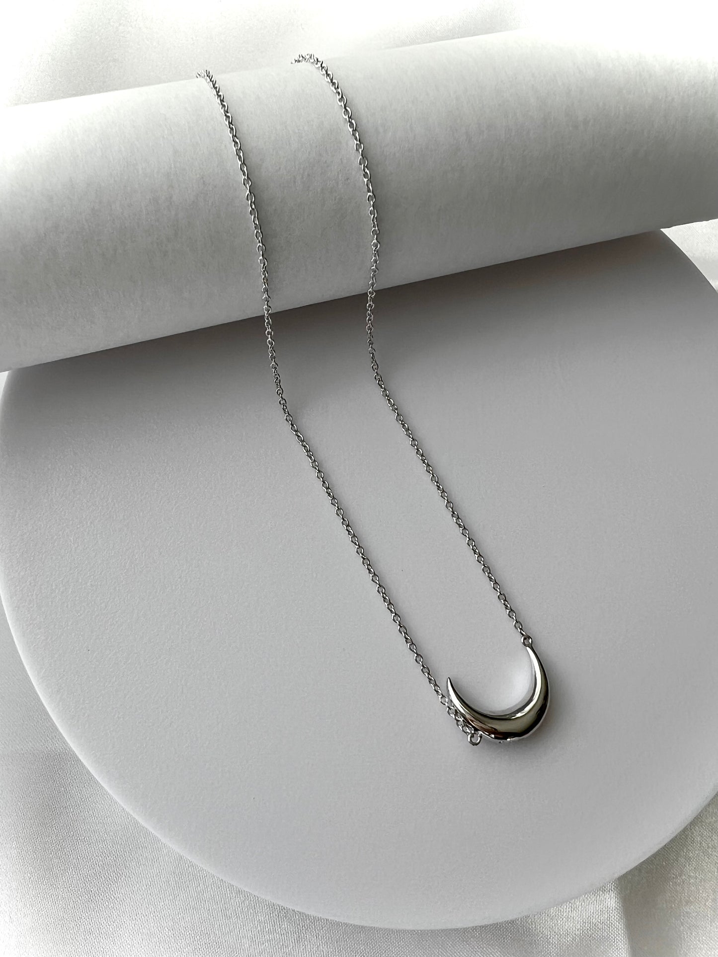 Dainty 925 Sterling Silver Crescent Moon Necklace