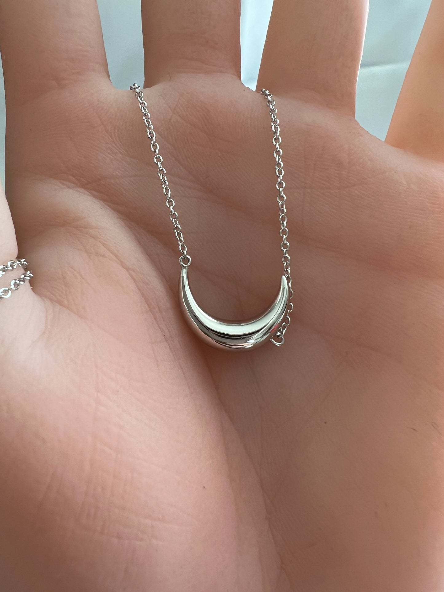 Dainty 925 Sterling Silver Crescent Moon Necklace